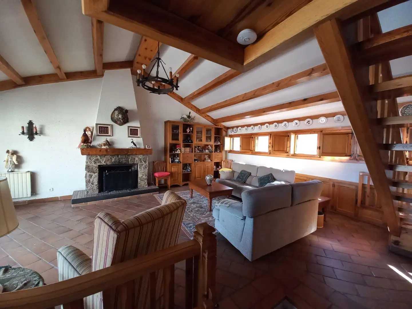 Sala d'estar de Casa o xalet en venda en Torrecaballeros amb Calefacció, Jardí privat i Traster