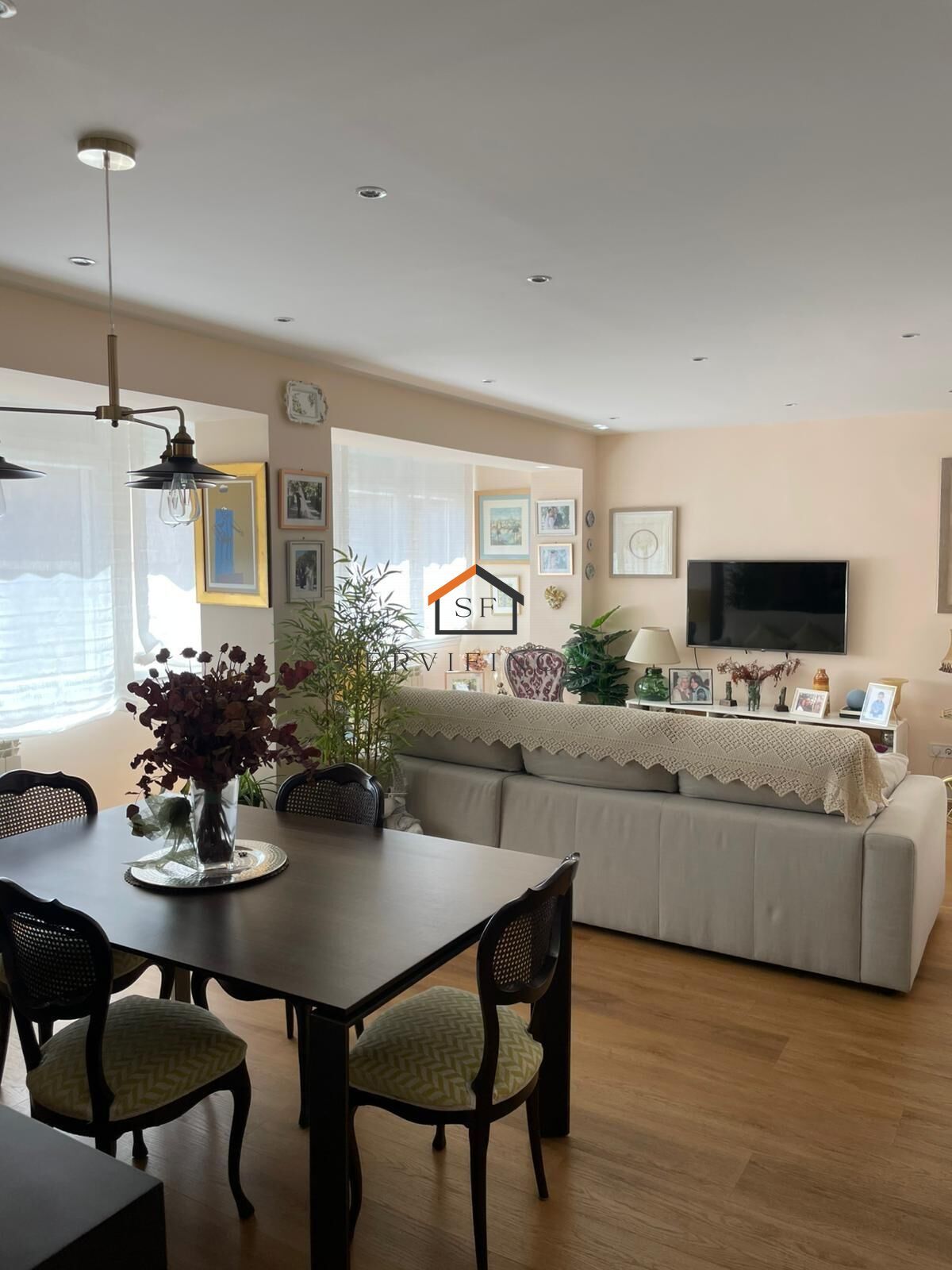 Sala de estar de Piso en venta en  Madrid Capital con Calefacción, Jardín privado y Balcón