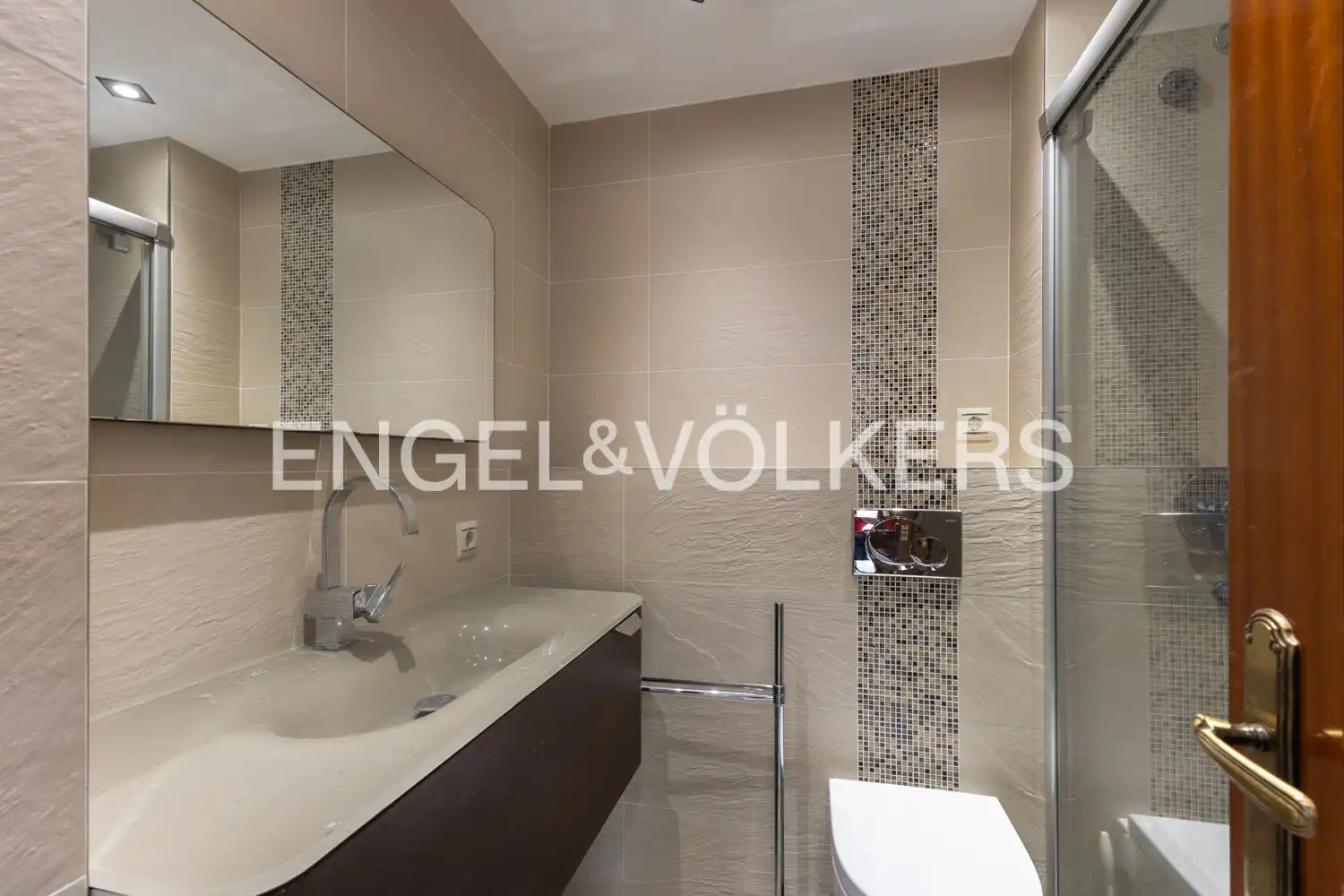 Baño de Piso de alquiler en Valencia con Aire acondicionado, Calefacción y Terraza