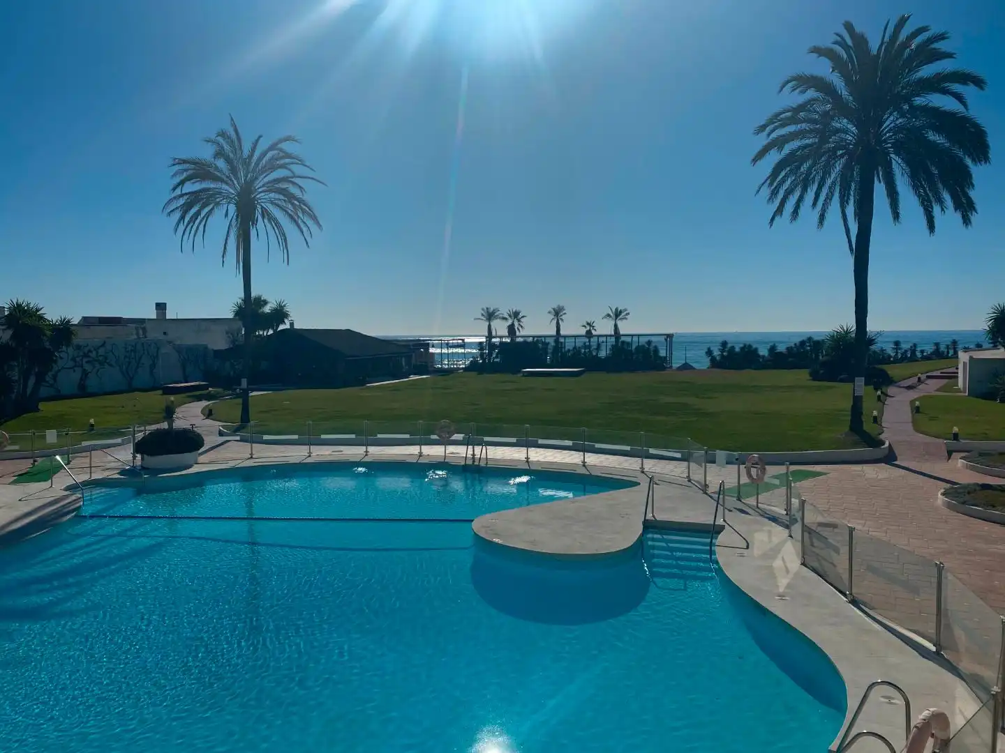 Piscina de Casa adosada de alquiler en Estepona con Aire acondicionado, Calefacción y Terraza