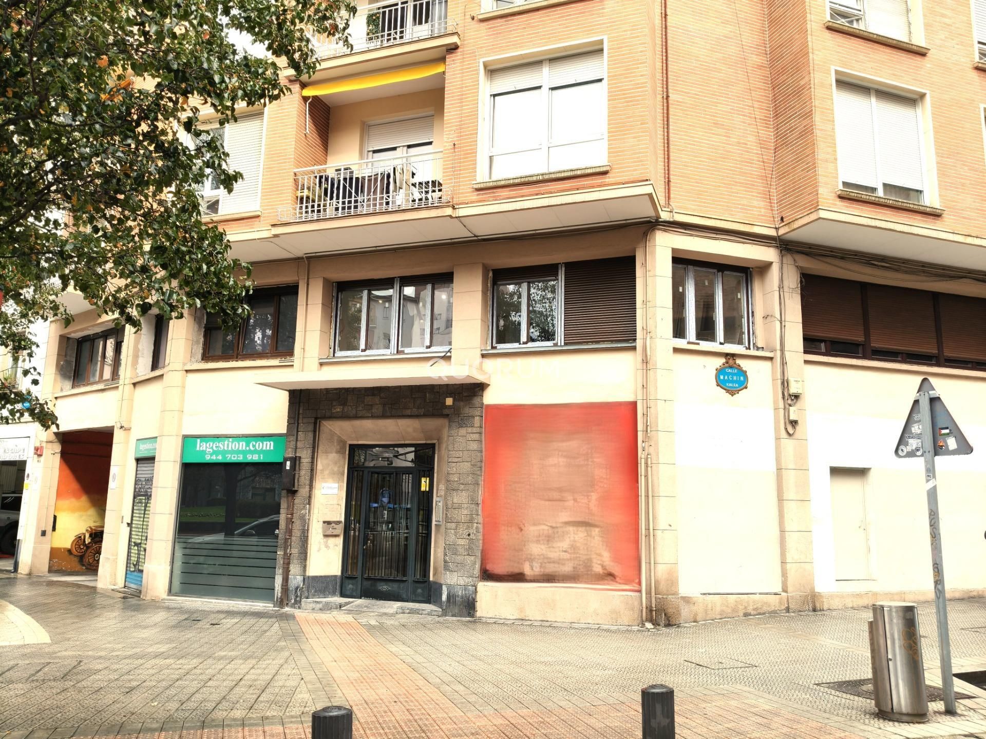 Vista exterior de Pis en venda en Bilbao  amb Calefacció