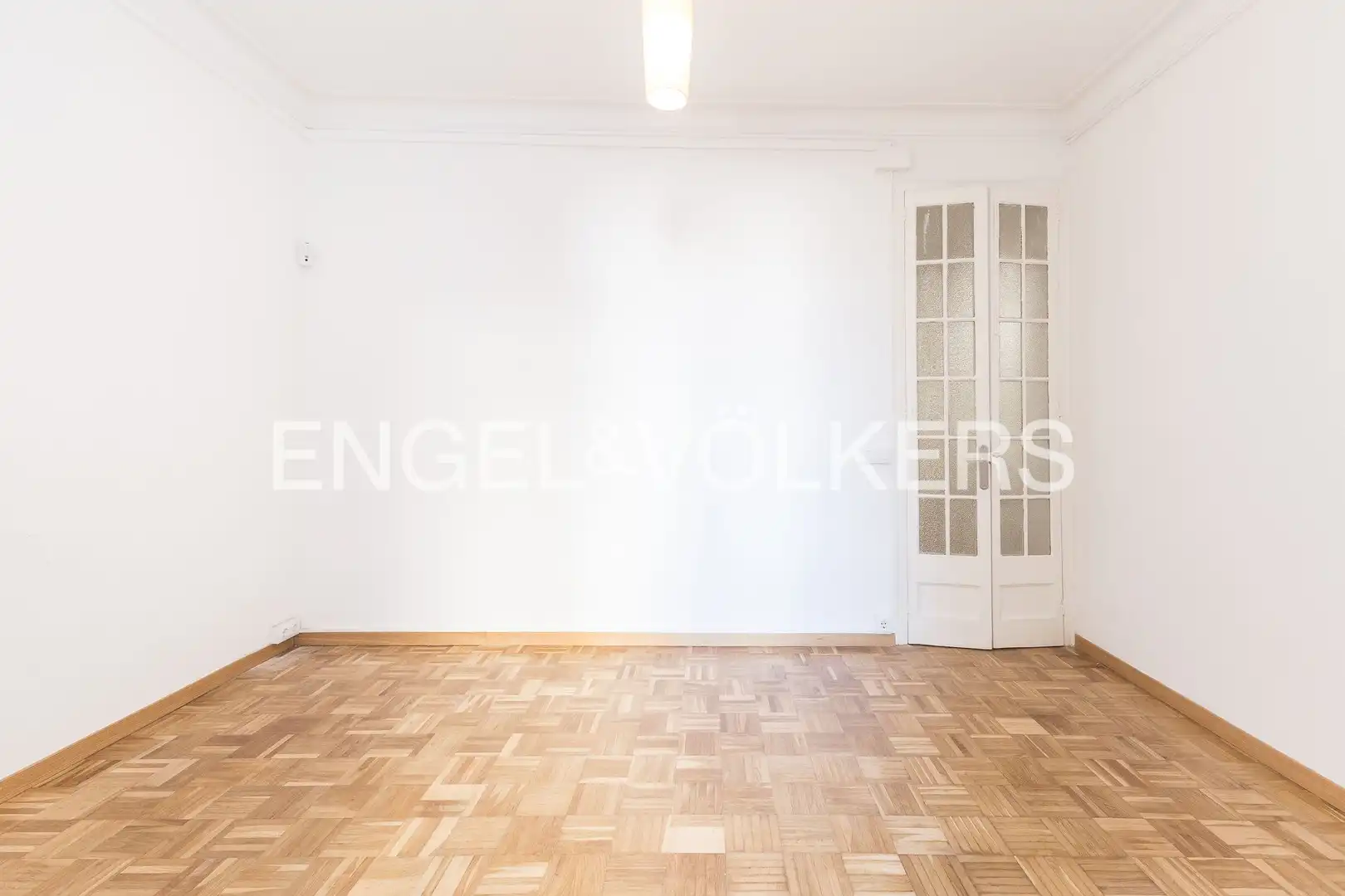 Sala d'estar de Pis en venda en Barcelona amb Calefacció, Parquet i Balcó