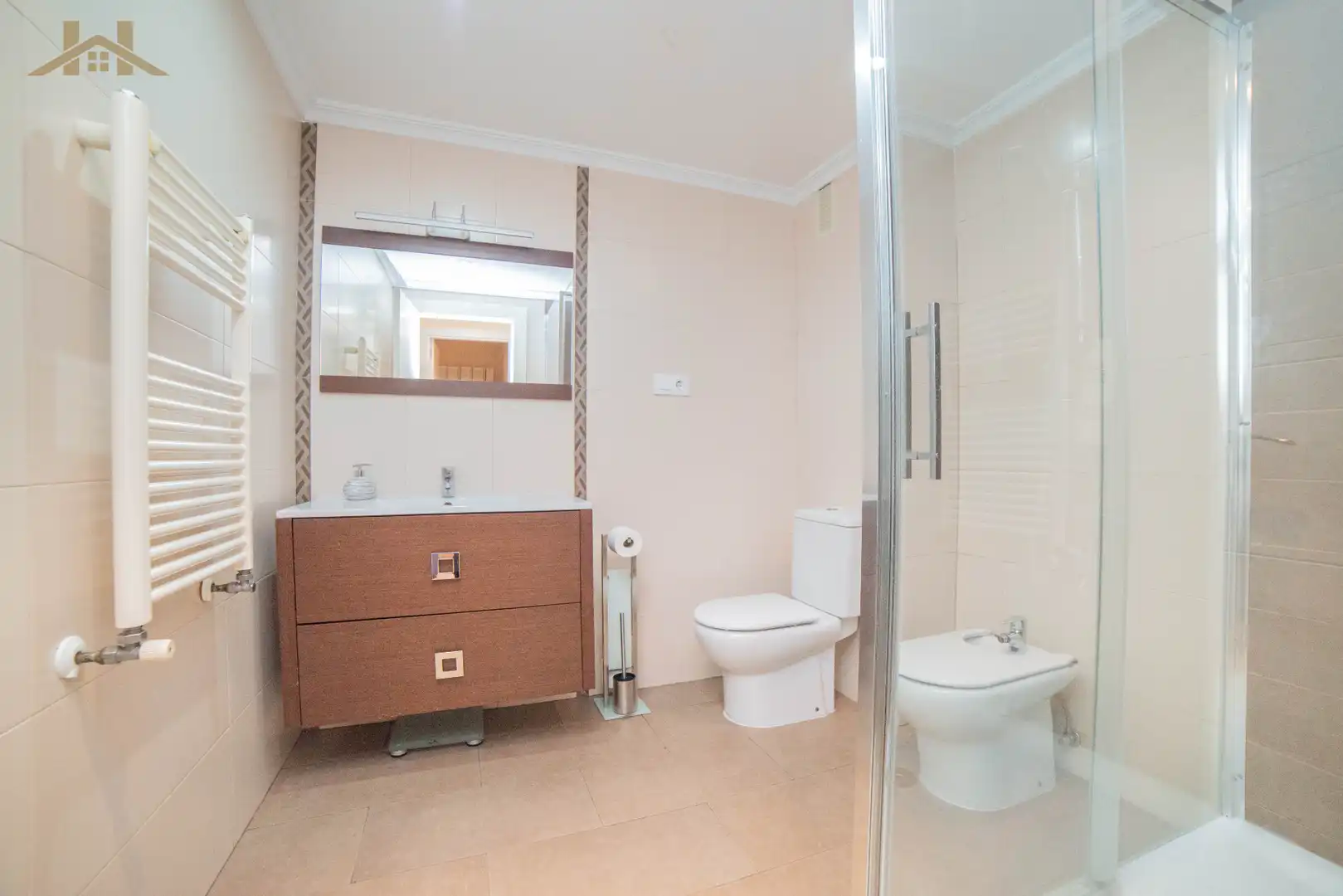 Bathroom of Flat for sale in Fuenlabrada  with Air Conditioner, Heating and Storage room