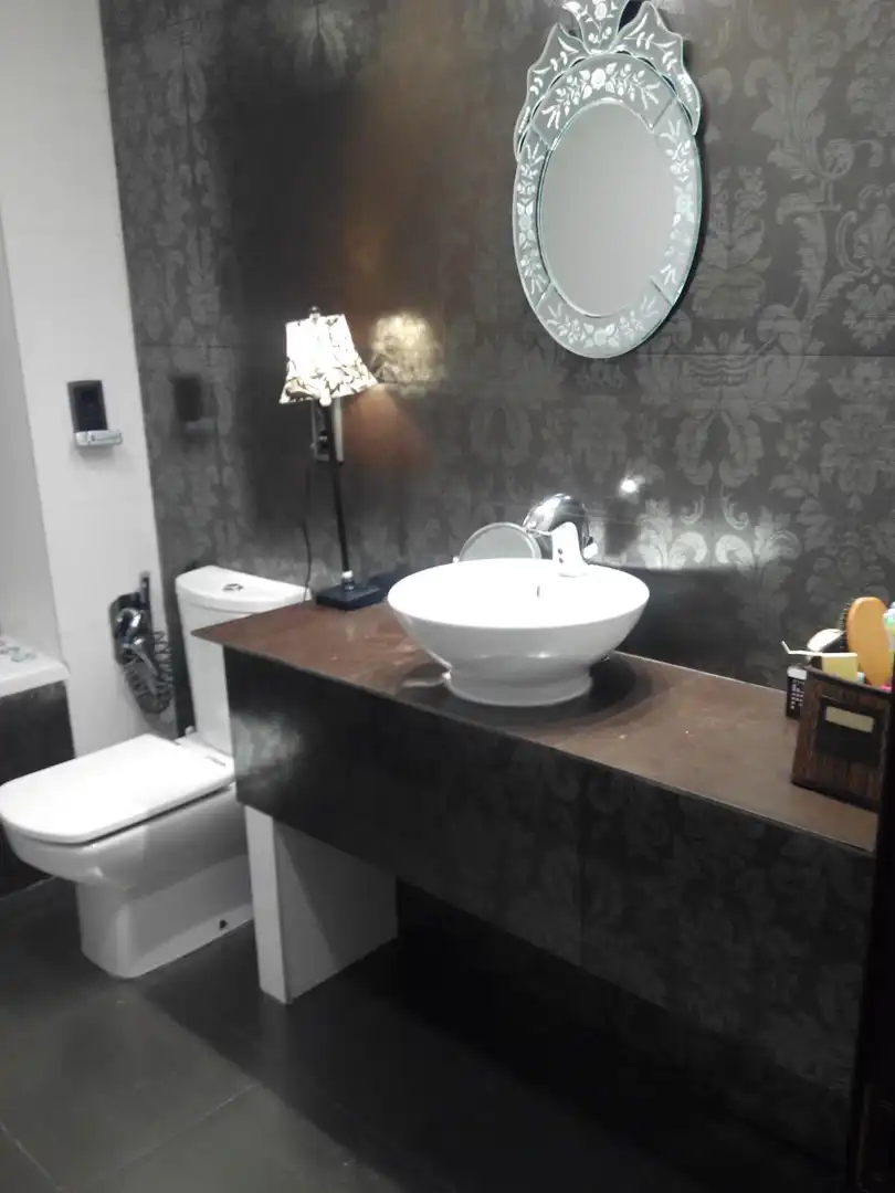 Baño de Piso de alquiler en Valencia con Aire acondicionado, Calefacción y Amueblado