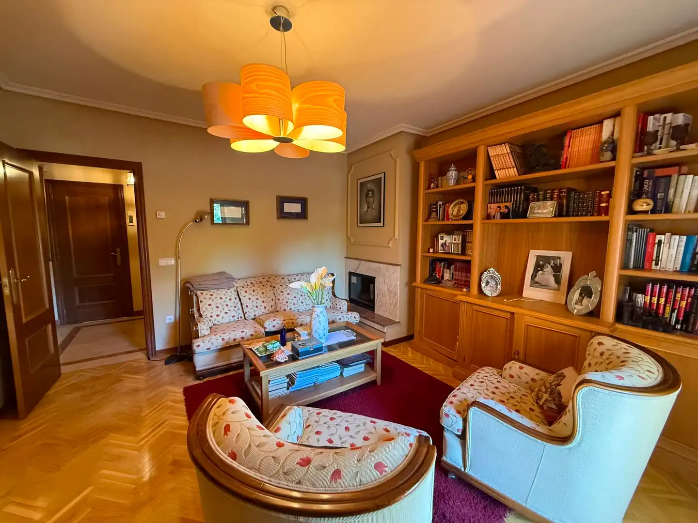 Wohnzimmer von Einfamilien-Reihenhaus zum Verkauf in Santa Marta de Tormes mit Klimaanlage, Heizung und Privatgarten