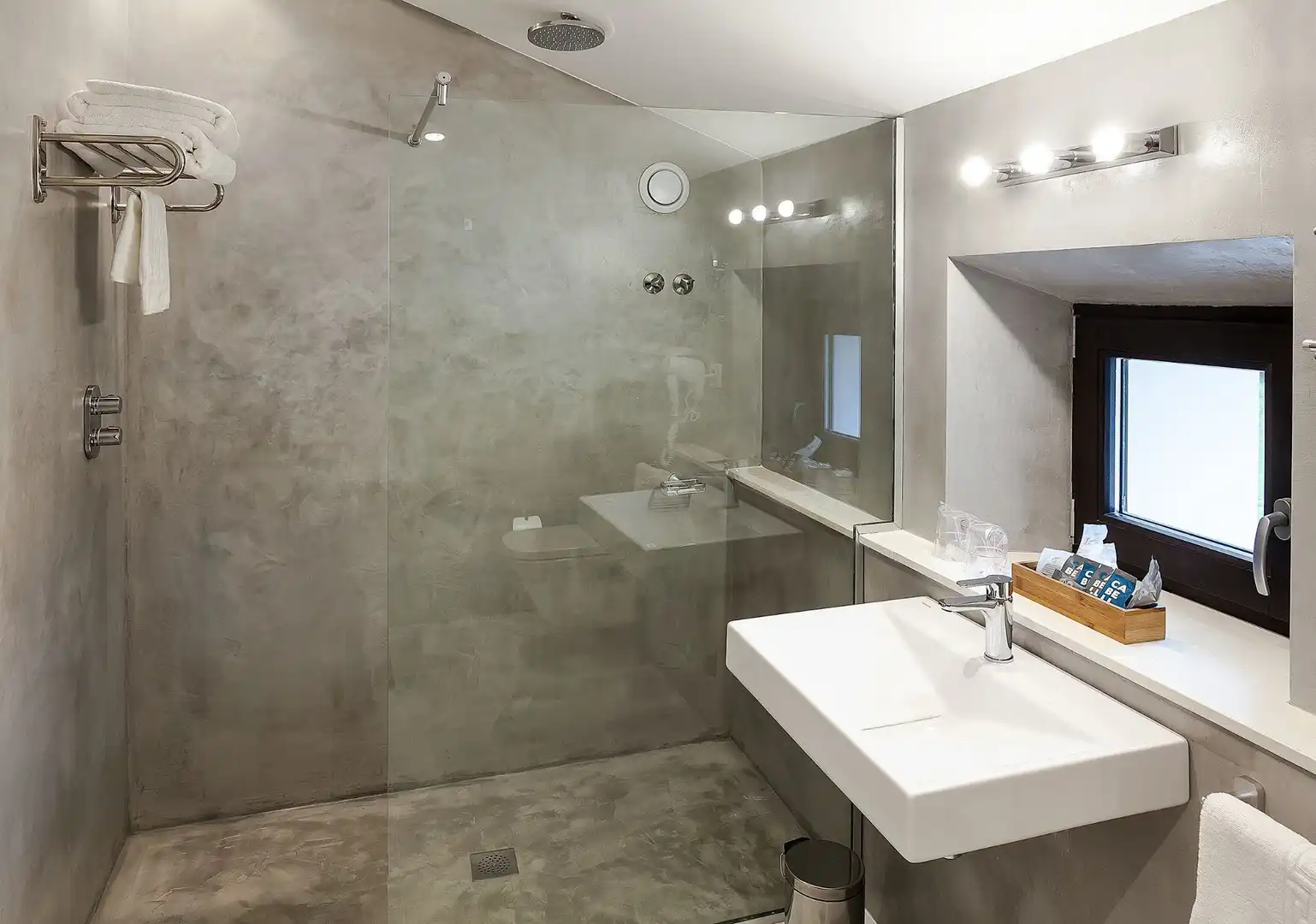 Badezimmer von Gebäude zum Verkauf in Valdés - Luarca, Asturias