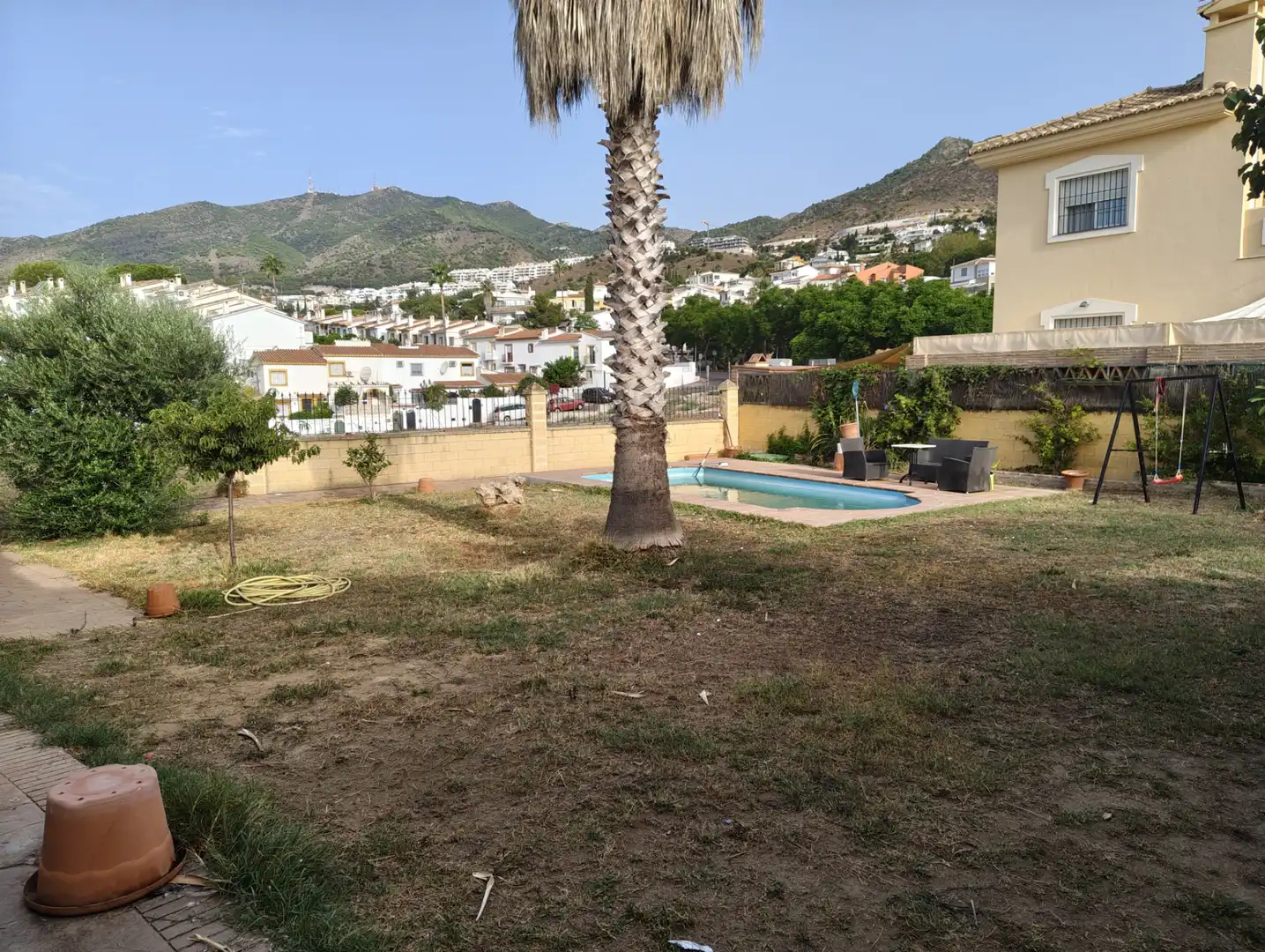 Vista exterior de Casa o xalet en venda en Benalmádena amb Aire condicionat, Calefacció i Jardí privat