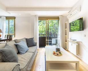 Living room of Study to share in  Madrid Capital  with Air Conditioner, Heating and Terrace