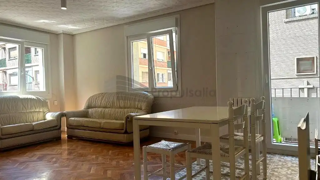 Piso de alquiler en De Sevilla, Ruiseñores