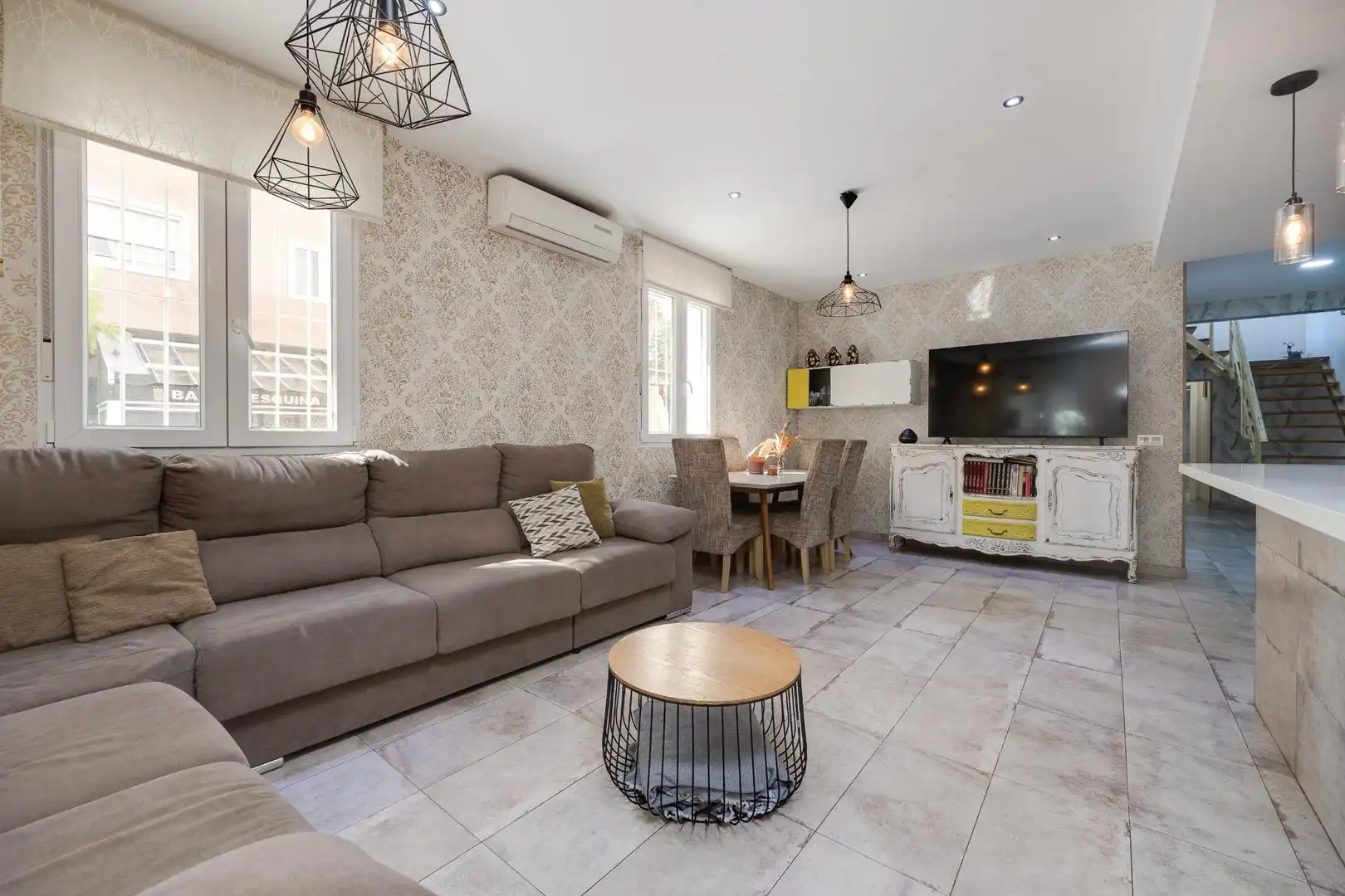 Sala d'estar de Casa adosada en venda en Torrevieja amb Jacuzzi