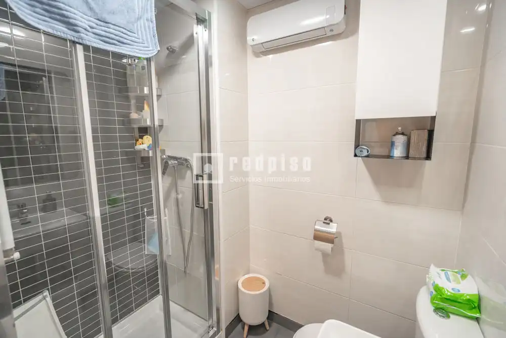 Bathroom of Flat for rent in Getafe  with Air Conditioner, Heating and Private garden