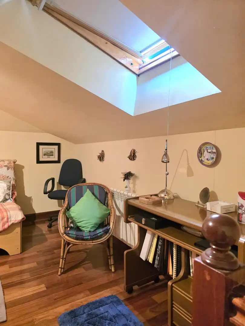 Schlafzimmer von Einfamilien-Reihenhaus zum Verkauf in Castro-Urdiales mit Heizung, Privatgarten und Parkett