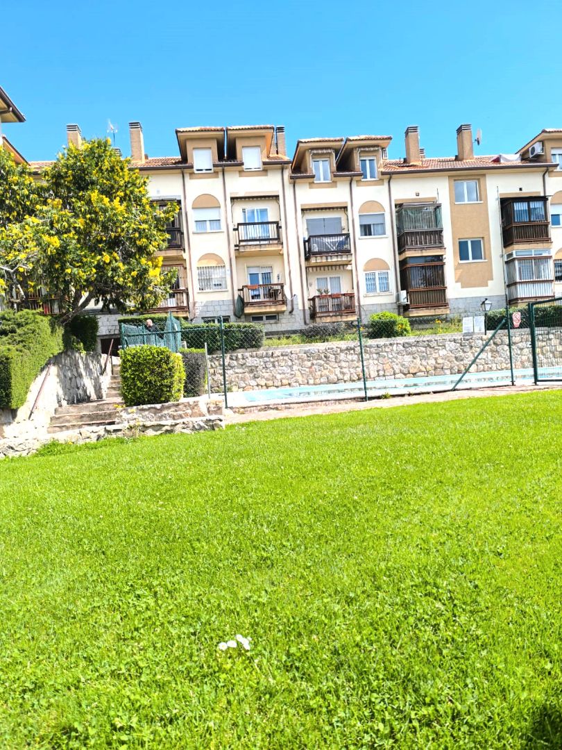 Garden of Flat for sale in Moralzarzal  with Air Conditioner, Heating and Storage room