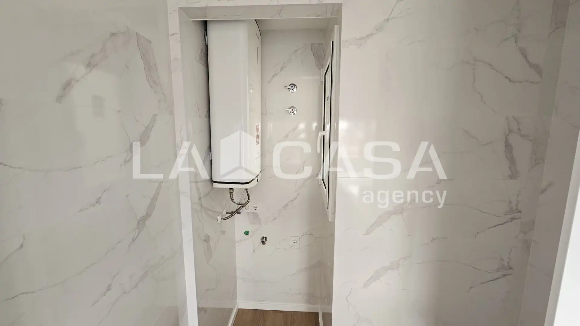 Bathroom of Flat for sale in Santa Coloma de Gramenet