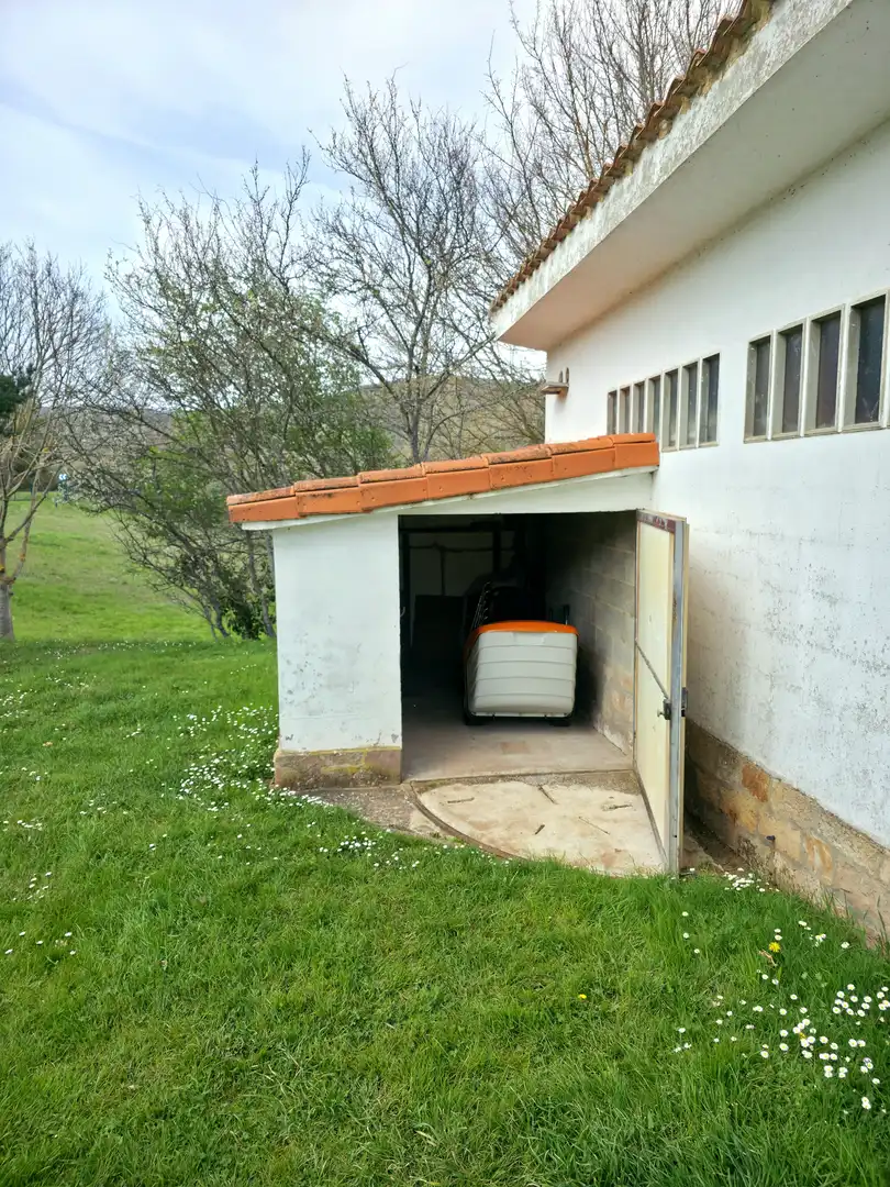 Aparcament de Casa o xalet en venda en Pomar de Valdivia amb Calefacció, Jardí privat i Terrassa