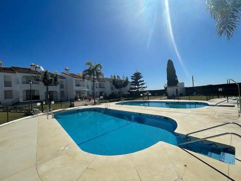 Swimming pool of Houses for rent in Vélez-Málaga