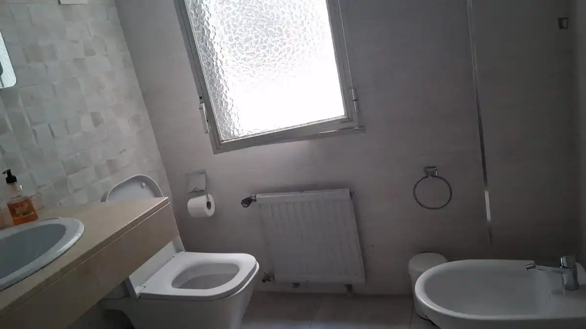 Badezimmer von Wohnungen zur untervermieten in Granada mit Klimaanlage, Heizung und Möbliert