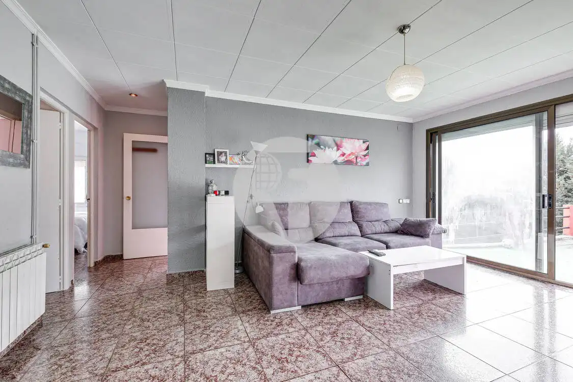 Sala d'estar de Casa o xalet en venda en Lliçà de Vall amb Calefacció, Terrassa i Piscina