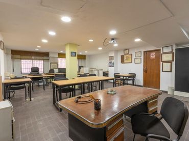 Local comercial en venda a Calle Andorra 1
