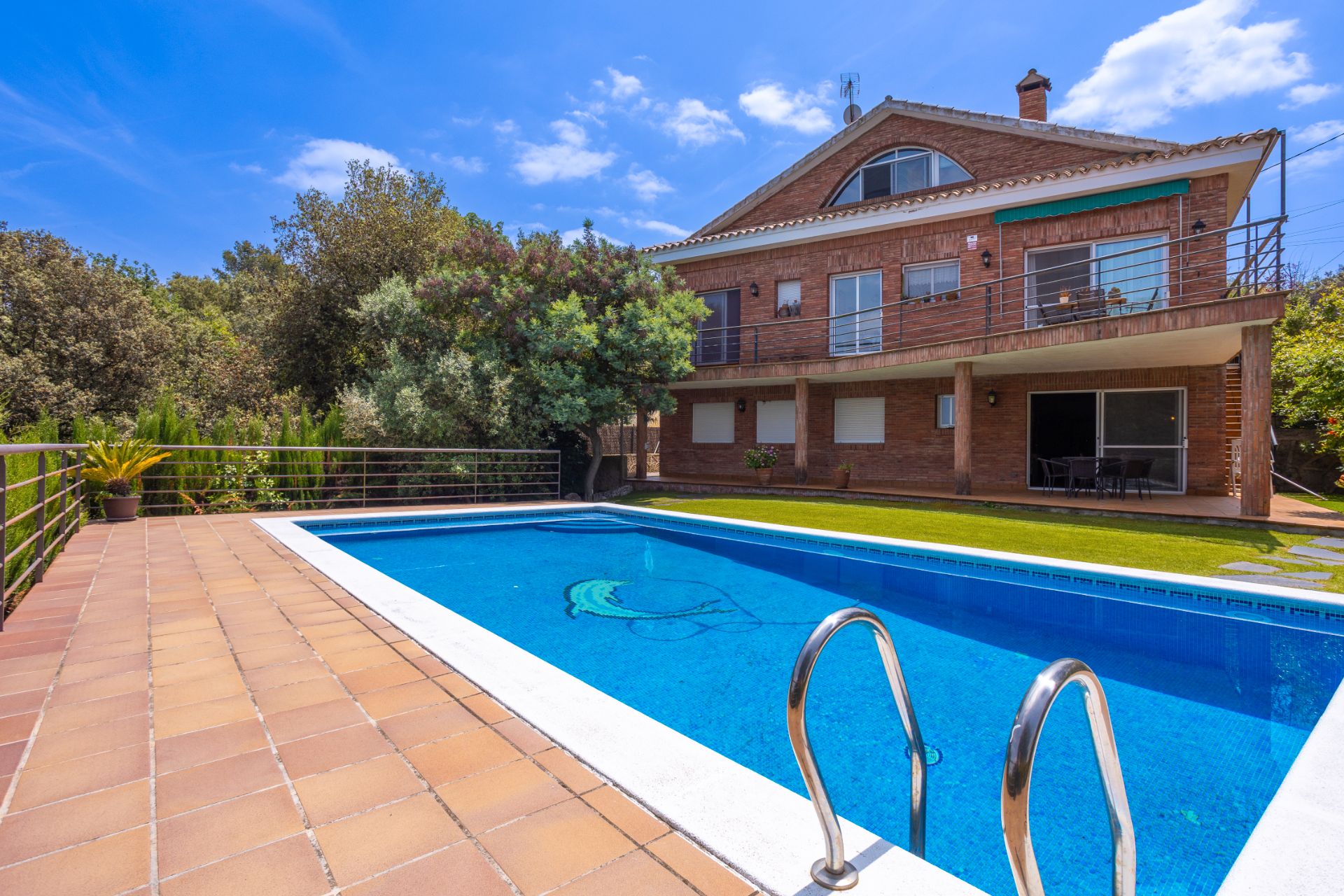 Piscina de Casa o xalet en venda en Sant Cugat del Vallès amb Aire condicionat, Calefacció i Jardí privat