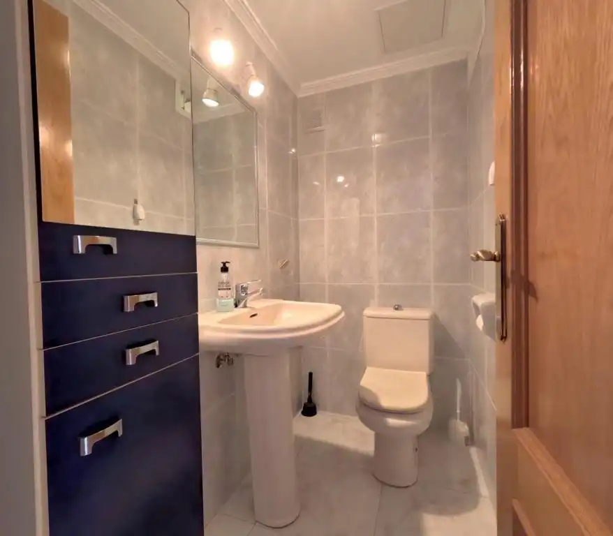 Baño de Piso en venta en Fuengirola con Aire acondicionado, Calefacción y Terraza