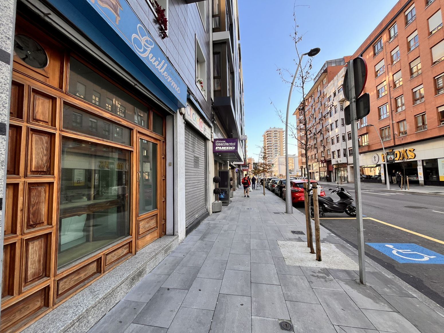 Vista exterior de Local de lloguer en Gijón 