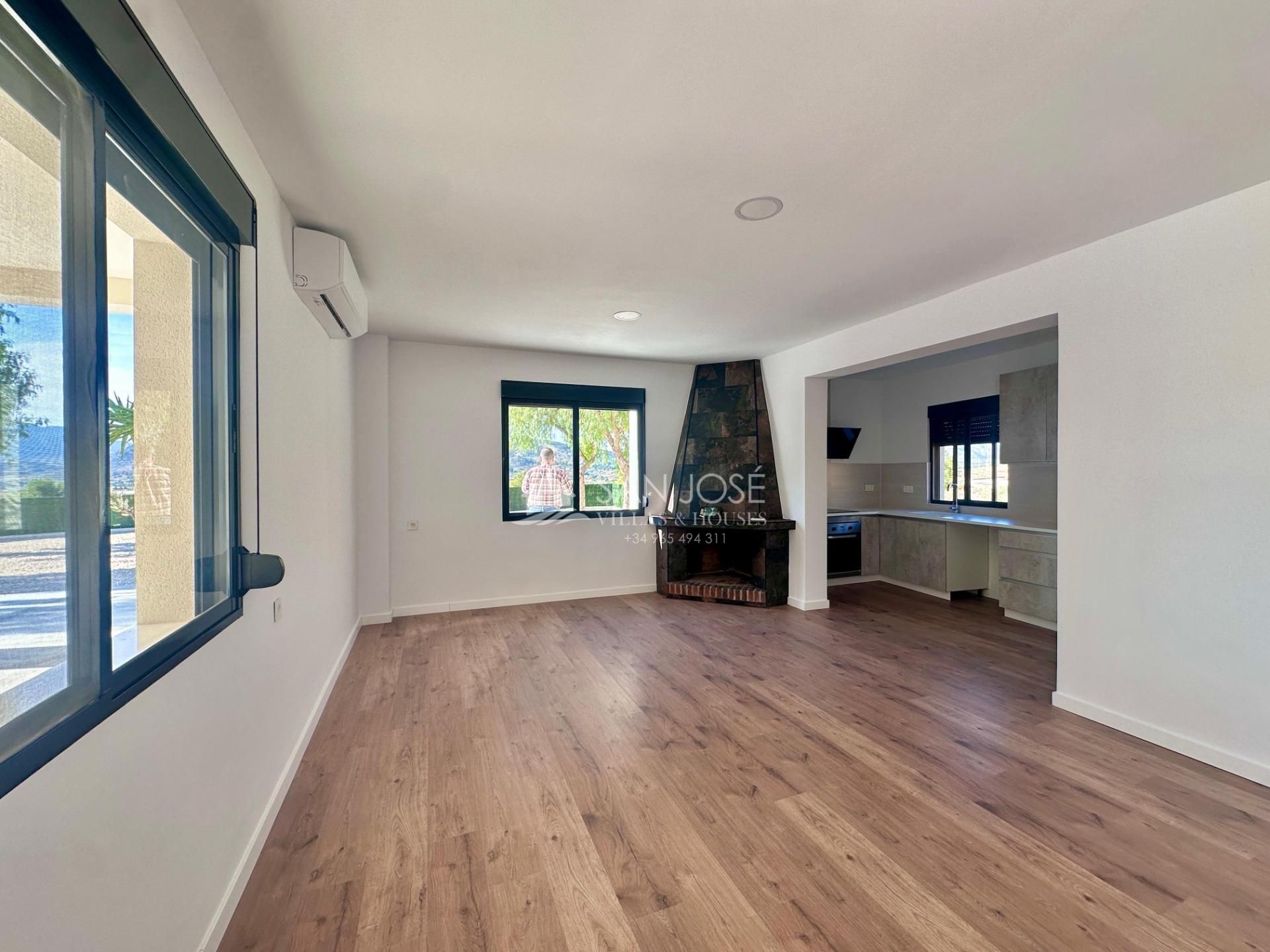 Wohnzimmer von Haus oder Chalet zum Verkauf in Aspe mit Privatgarten und Abstellraum