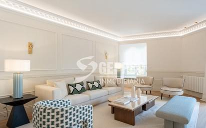 Living room of Flat for sale in  Madrid Capital  with Air Conditioner and Heating