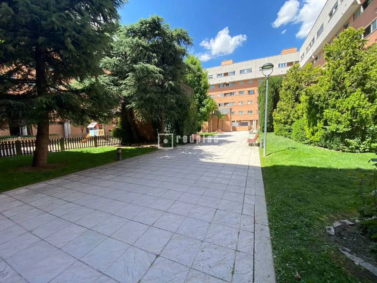 Aparcament de Pis en venda en Madrid amb Calefacció, Jardí privat i Parquet