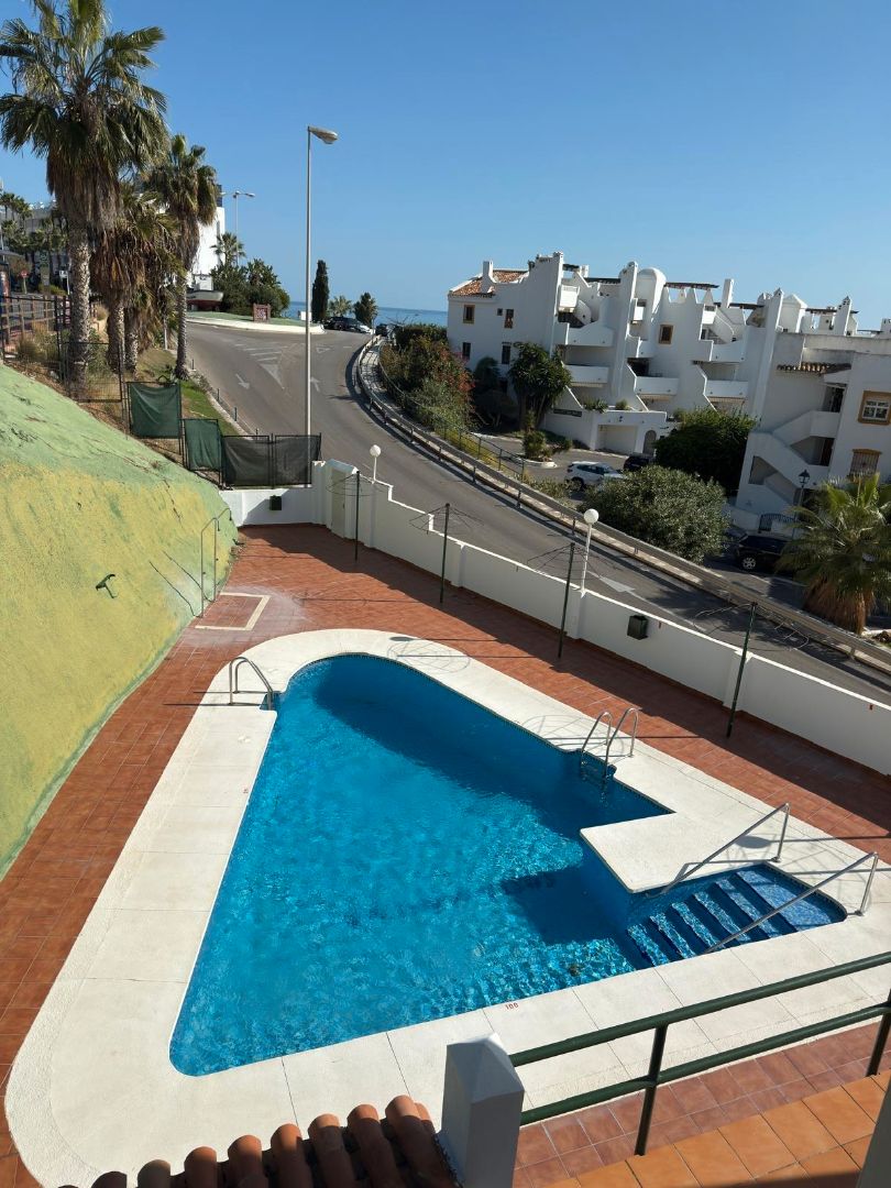 Swimming pool of Apartment for sale in Benalmádena  with Community pool
