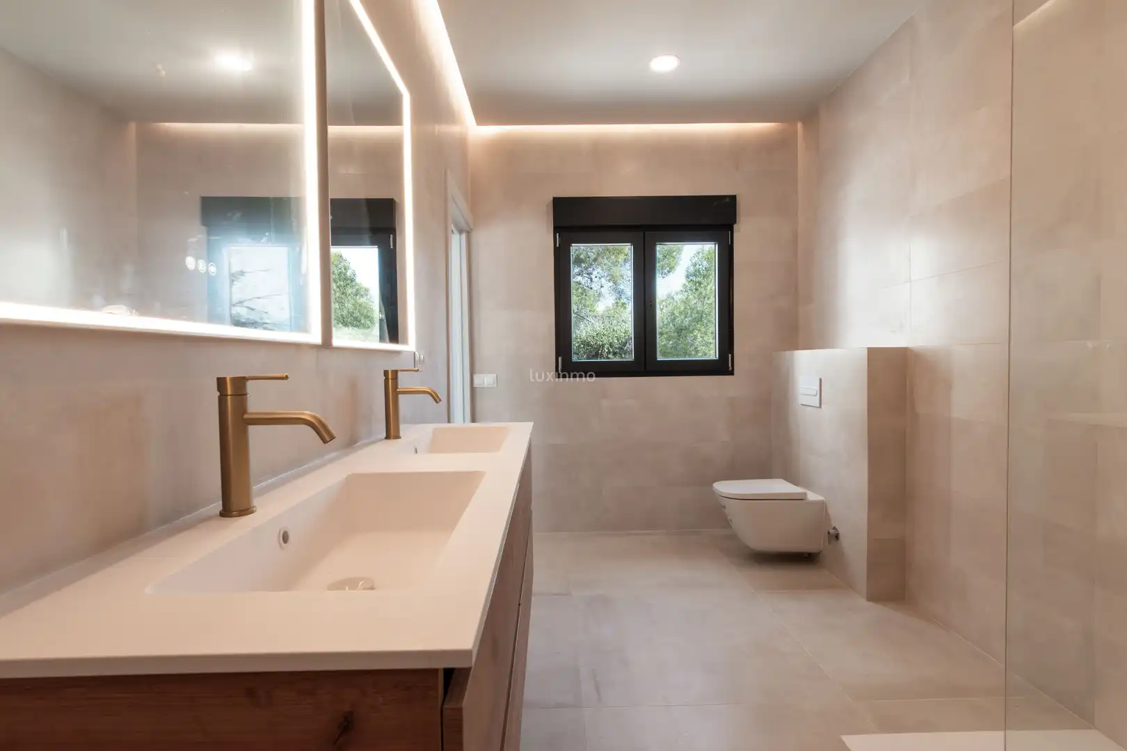 Bathroom of Houses for sale in L'Alfàs del Pi  with Air Conditioner, Terrace and Storage room