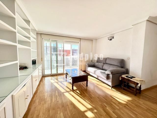Living room of Flat for sale in Alcalá de Henares  with Air Conditioner, Heating and Terrace