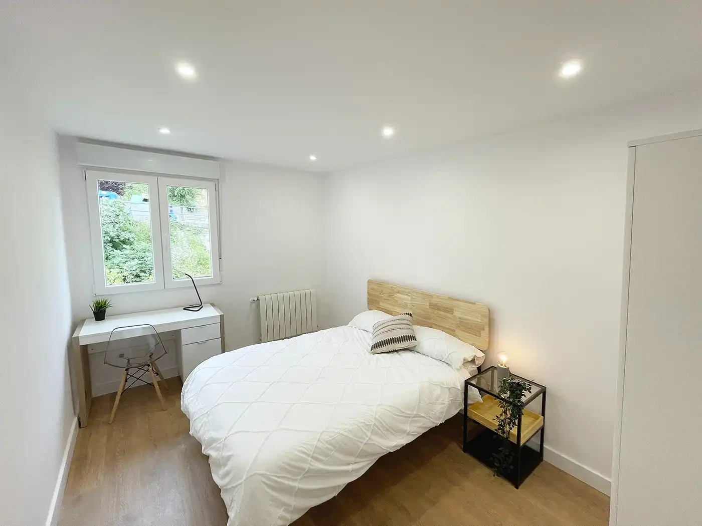 Dormitori de Apartament en venda en Santander amb Calefacció, Parquet i Moblat