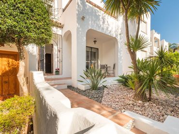 Villa con giardino in vendita a Avenida Benamara 15