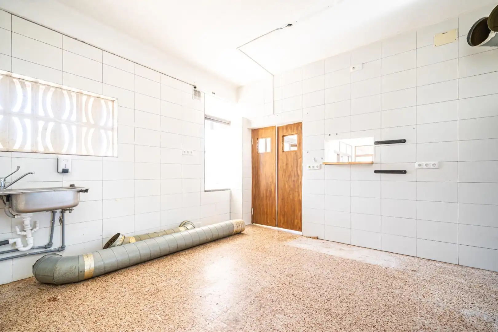 Commercial properties for sale in Llucmajor  with Air Conditioner, Heating and Terrace