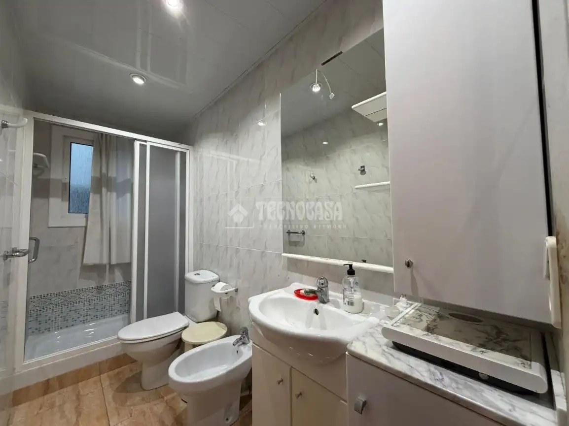 Baño de Piso en venta en L'Hospitalet de Llobregat con Aire acondicionado, Calefacción y Balcón