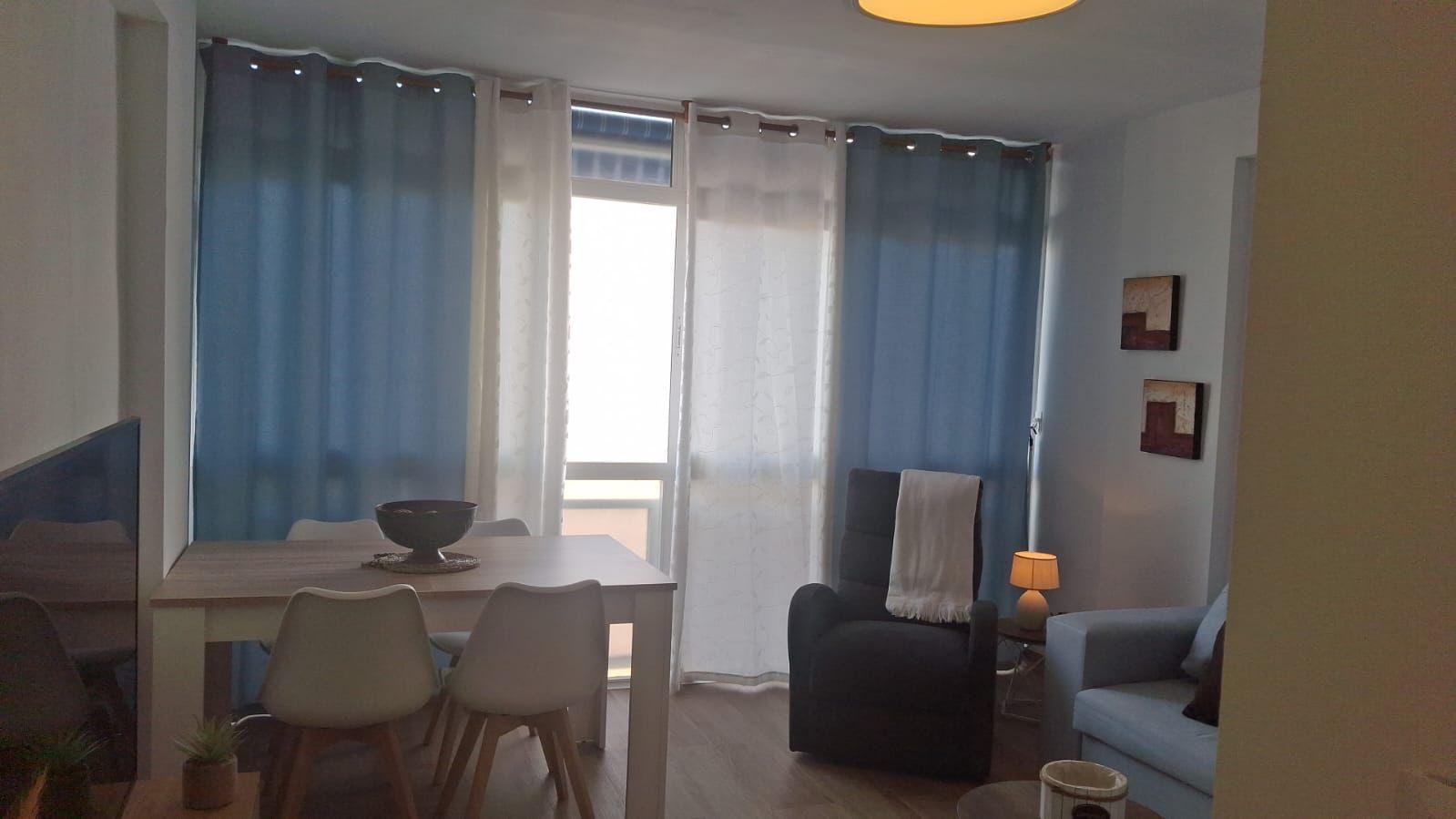Sala d'estar de Apartament de lloguer en Torremolinos amb Aire condicionat, Traster i Moblat