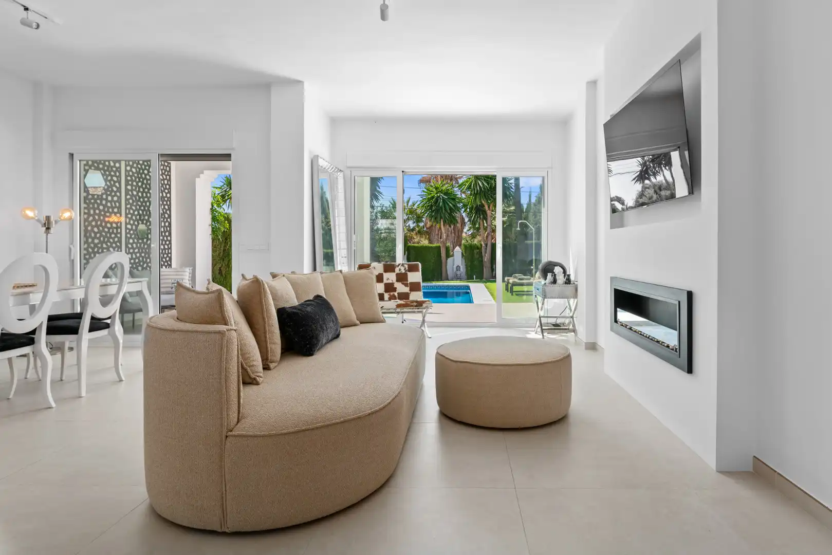 Sala de estar de Casa o chalet en venta en Estepona con Aire acondicionado, Jardín privado y Terraza