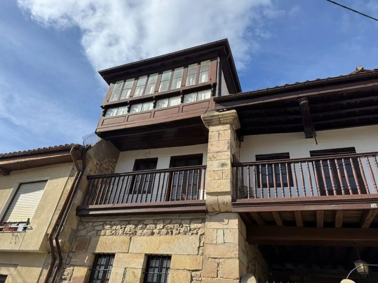 Vista exterior de Casa adosada en venda en Arenas de Iguña amb Terrassa, Traster i Balcó