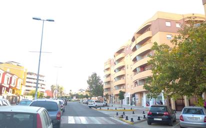 Vista exterior de Pis en venda en San Juan de Aznalfarache amb Aire condicionat i Terrassa