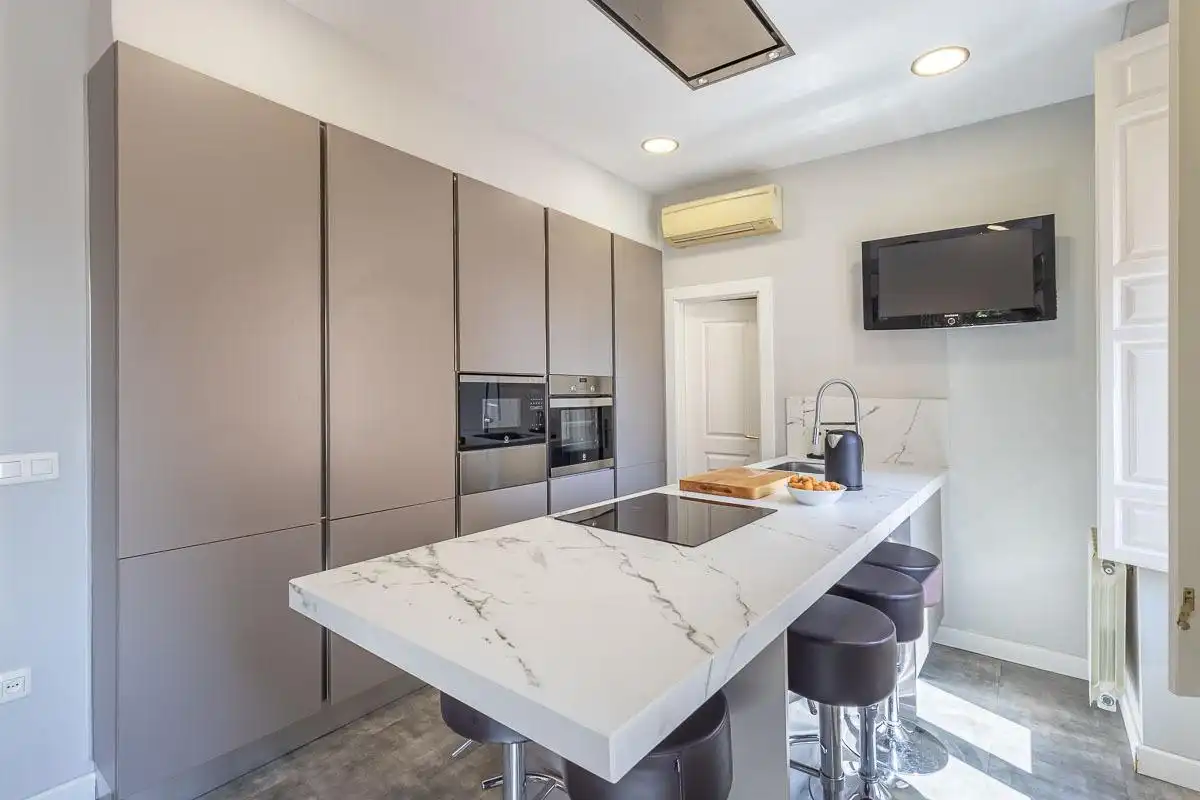 Cuina de Dúplex en venda en Granada amb Aire condicionat i Terrassa