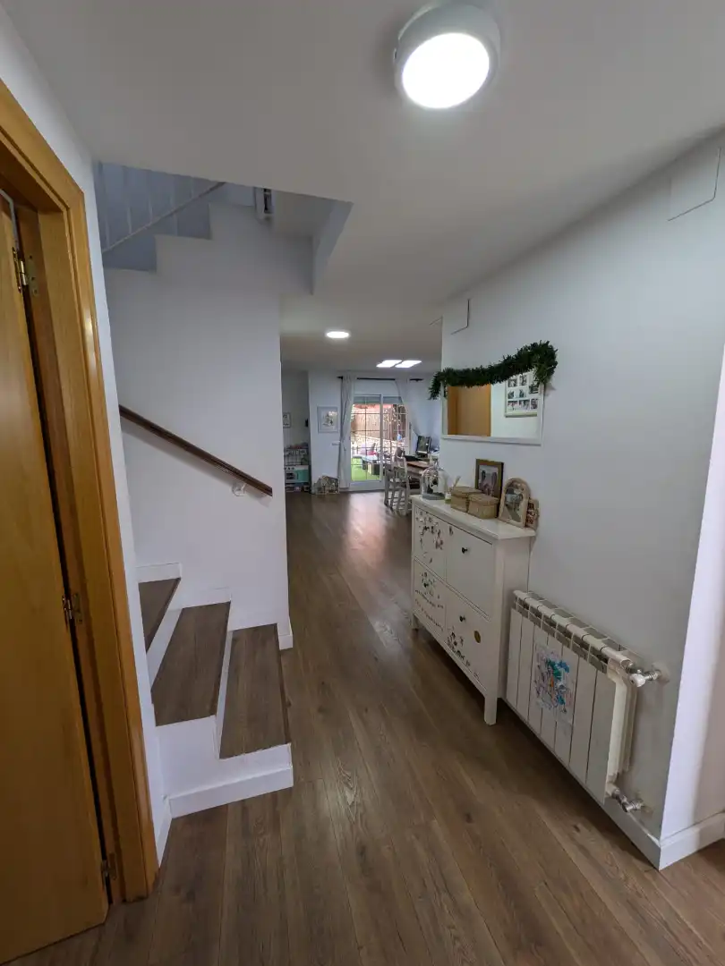 Casa adosada en venta en La Pobla de Vallbona con Aire acondicionado, Calefacción y Jardín privado