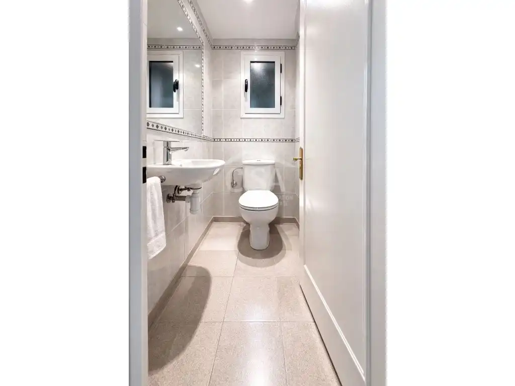 Baño de Piso en venta en Andorra la Vella con Calefacción y Horno