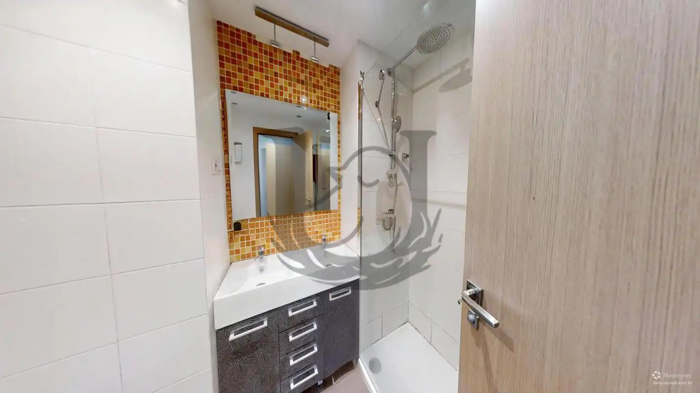 Baño de Piso en venta en Silla con Aire acondicionado, Terraza y Trastero