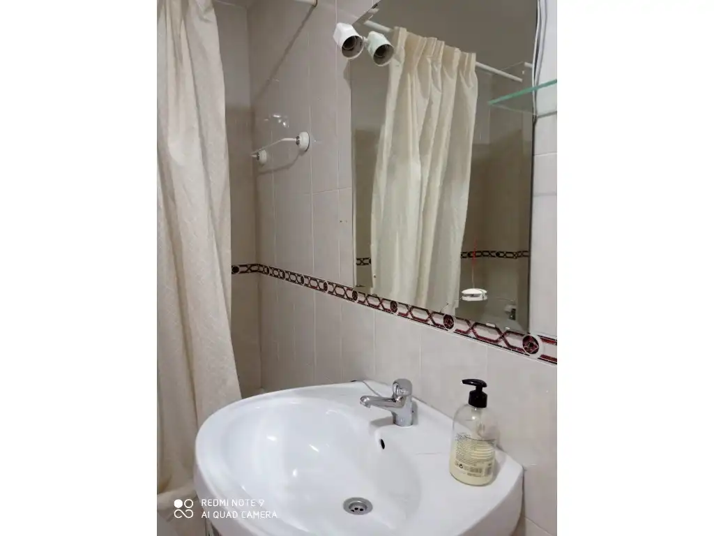 Bathroom of Flat for rent in Granada