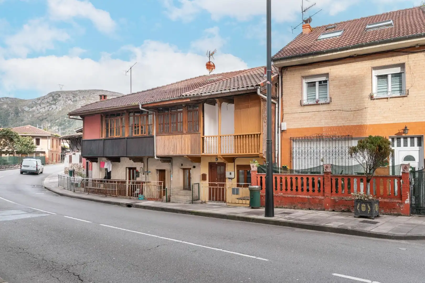 Vista exterior de Casa o xalet en venda en Oviedo  amb Calefacció
