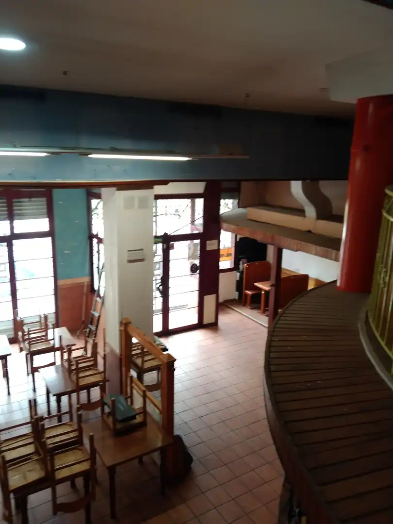 Business premises for sale in Plaça President Companys, imagen 2