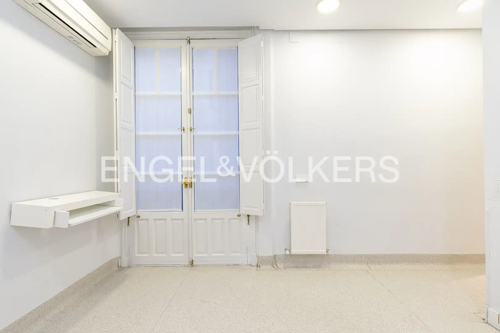 Piso en venta en Madrid con Calefacción, Trastero y Balcón