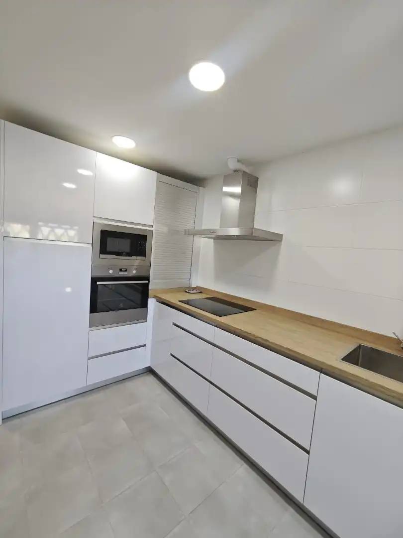 Küche von Wohnung zum Verkauf in Vélez-Málaga mit Klimaanlage, Terrasse und Gemeinschaftspool