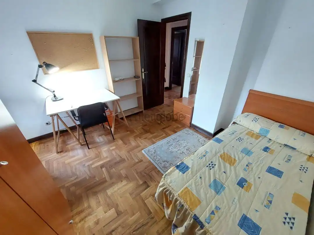 Bedroom of Flat for rent in Oviedo   with Heating